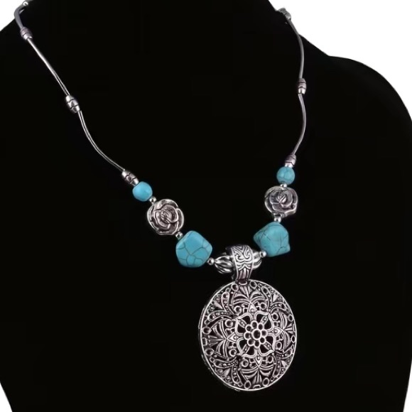 🆕NIP:Southwestern Turquoise Stone Statement  Necklace with Floral Medallion - Picture 2 of 7